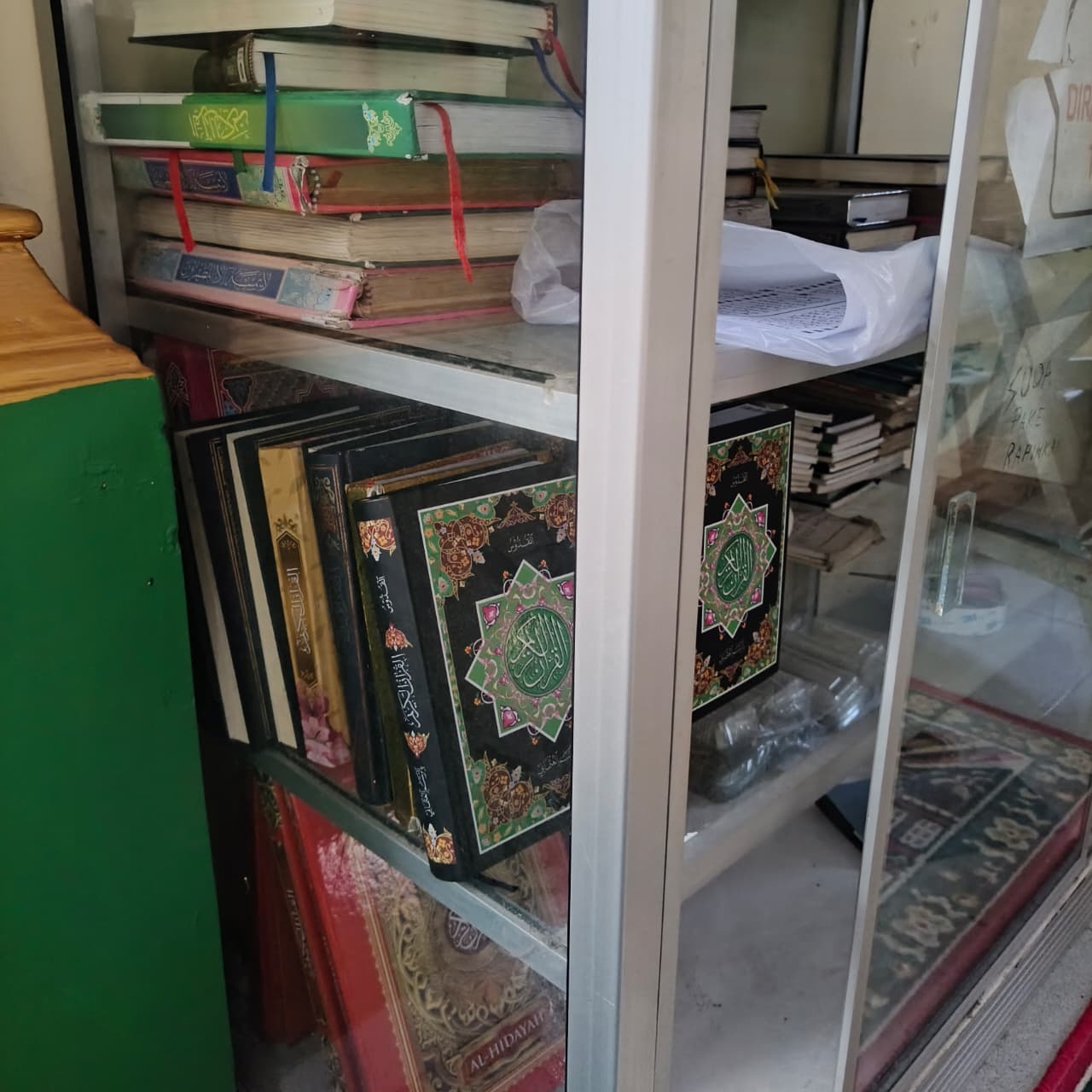 Al-Qur'an & Buku Keagamaan